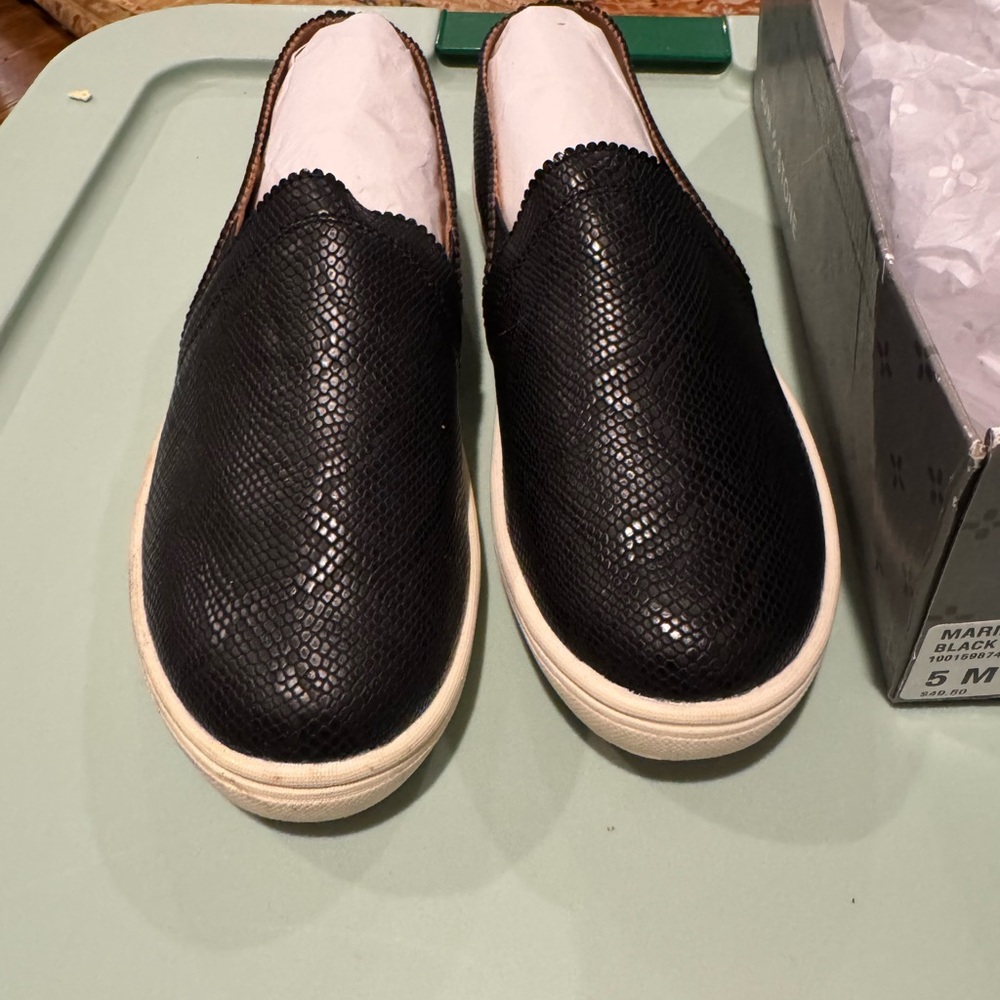 New in Box Sun + Stone Girls Mariam Slip On Sneakers Casual Spring Summer Resort - Picture 3 of 7